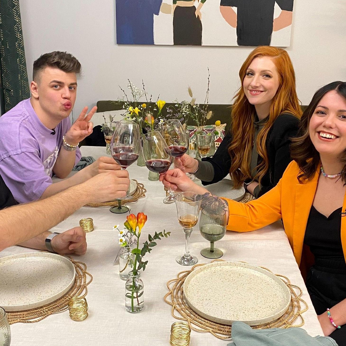 Max, Kevin (Papaplatte), Lara (Lara Loft) und Vanessa (Malwanne) bei \Das perfekte Promi Dinner\ Max, Kevin (Papaplatte), Lara (Lara Loft) und Vanessa (Malwanne) bei \Das perfekte Promi Dinner\