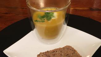 Karotten-Erdnuss-Ingwer-Suppe