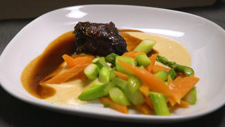 Geschmorte Kalbsbäckchen in Burgunder