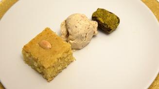 Basbousa und zweierlei von der Dattel