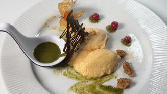 Sanddorn-Joghurt mit Minzpesto 