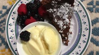 Torta Caprese mit Ingwer-Eis