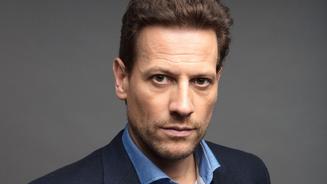 spielt Andrew Earlham