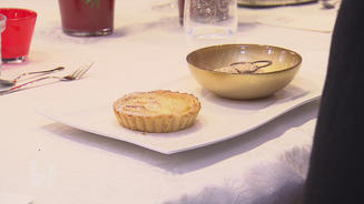 Winterliche Apfeltarte mit Zimteis