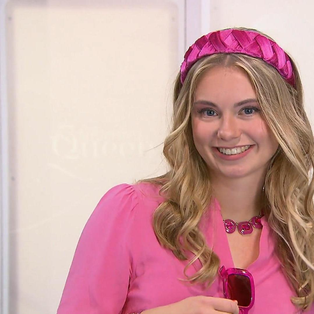 Tami überzeugt mit ihrem pinken Look Tami überzeugt mit ihrem pinken Look