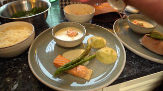 Lachsfilet auf einer Meerrettichespuma