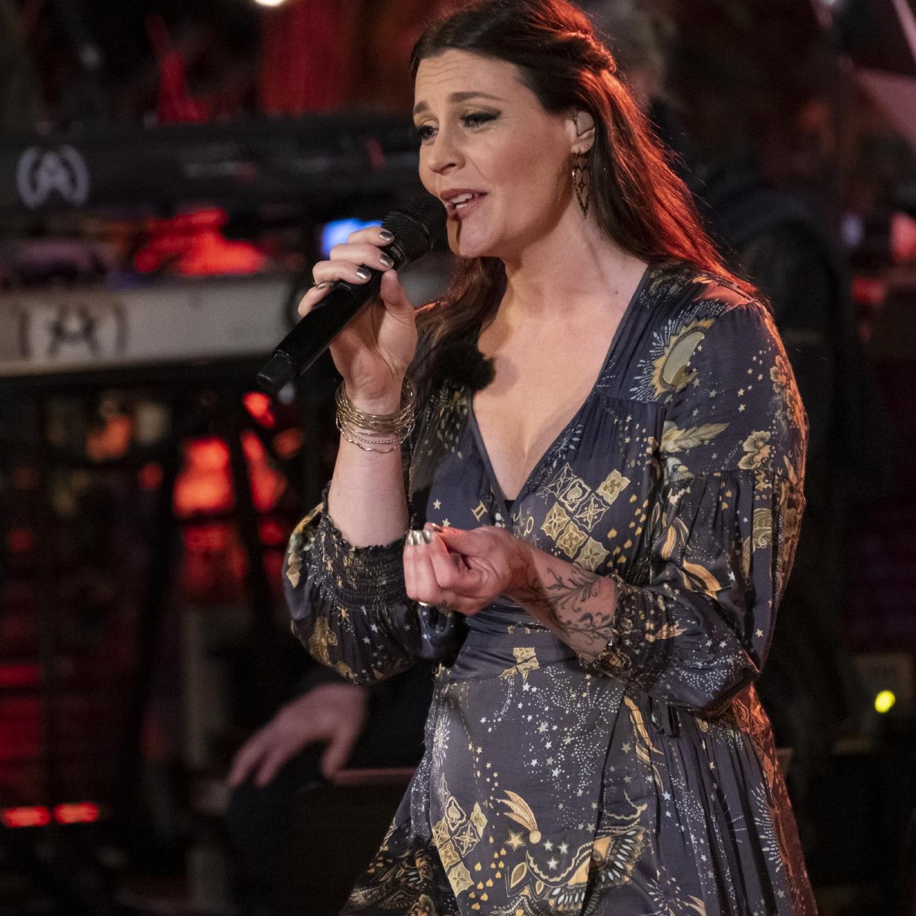 Floor Jansen jagt den \Sing meinen Song\-Stars am zweiten Tauschabend eine Gänsehaut nach der anderen über den Körper. Floor Jansen jagt den \Sing meinen Song\-Stars am zweiten Tauschabend eine Gänsehaut nach der anderen über den Körper.