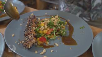 Mango-Paprika-Salat mit Lachs