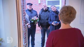 Die Dinnerrunde singt im Chor