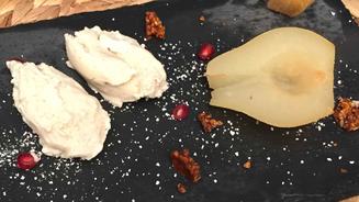 Geschmorte Birne im Knuspermantel