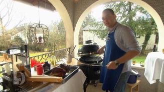 Simon grillt mit Leidenschaft