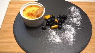 Crème Brûlée mit Früchten