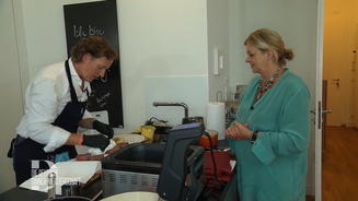 Christian hat Besuch in der Küche