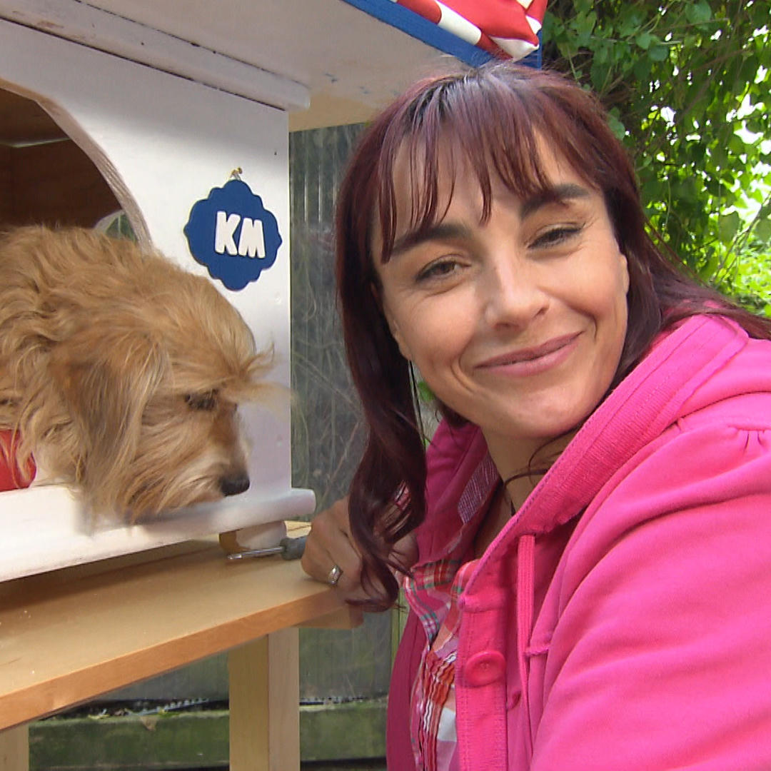 TG2 - Hundebett VOX hundkatzemaus-Reporterin Diana Eichhorn mit Klein Maggie und ihrem neuen deluxe-Hundebett TG2 - Hundebett VOX hundkatzemaus-Reporterin Diana Eichhorn mit Klein Maggie und ihrem neuen deluxe-Hundebett