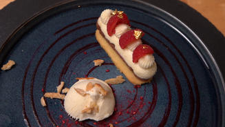 Schoko-Mousse mit Himbeerpüree