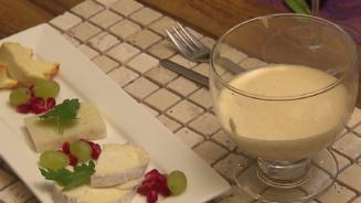 Lauwarme Zabaione und eine Käseauswahl