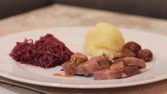 Wildschweinbraten mit Steinpilzen