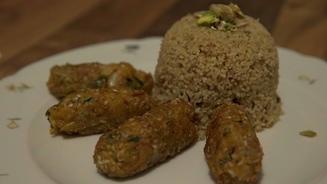 Aprikosen-Zucchini-Köfte mit Dips