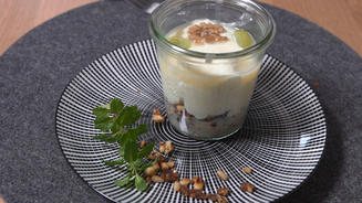 Welfencreme auf Schwarzbrot-Crumble