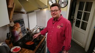 Verbrannter Brownie-Crumble mit Sahne