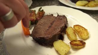 Böfflamott, dazu Bohnenpäckchen