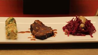 Sauerbraten mit Semmelknödel & Rotkohl