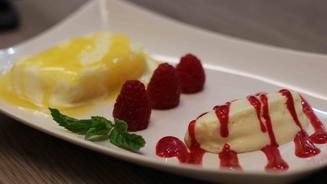 Orangenparfait und weiße Schokomousse 