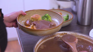 Zwiebelrostbraten mit Erdäpfelbuchteln