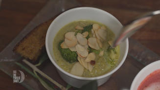 Brokkolicremesuppe & Zucchini-Suppe