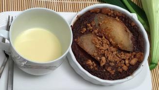 Gebackene Birnen mit weißer Schokolade