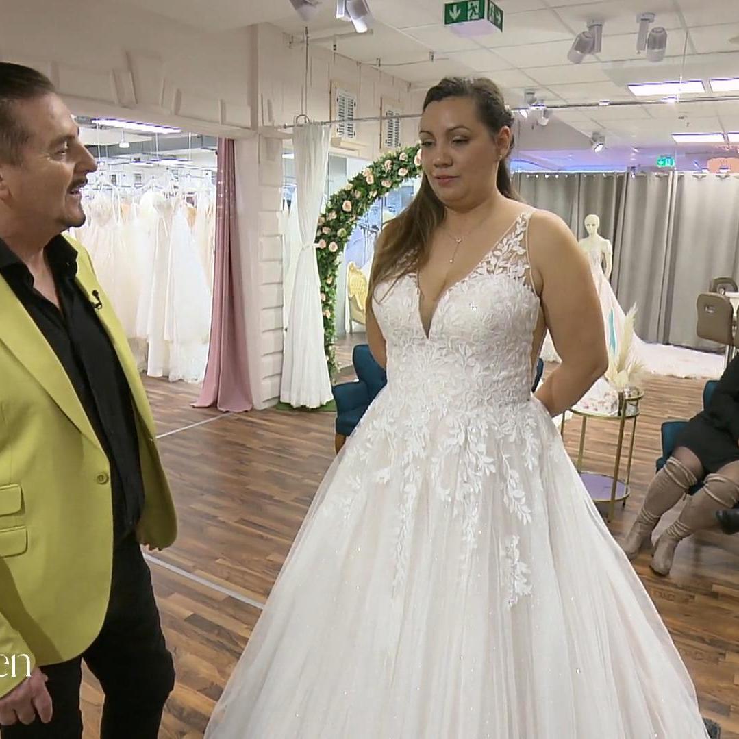 Bei diesem Kleid müsste sich der Bräutigam doch am Riemen reißen können Bei diesem Kleid müsste sich der Bräutigam doch am Riemen reißen können