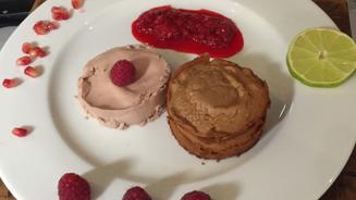 Schokoladensoufflé und Portweineis