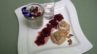 Pannacotta mit Pflaumenkompott