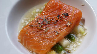  Lachs / Spargel / Tomate / 