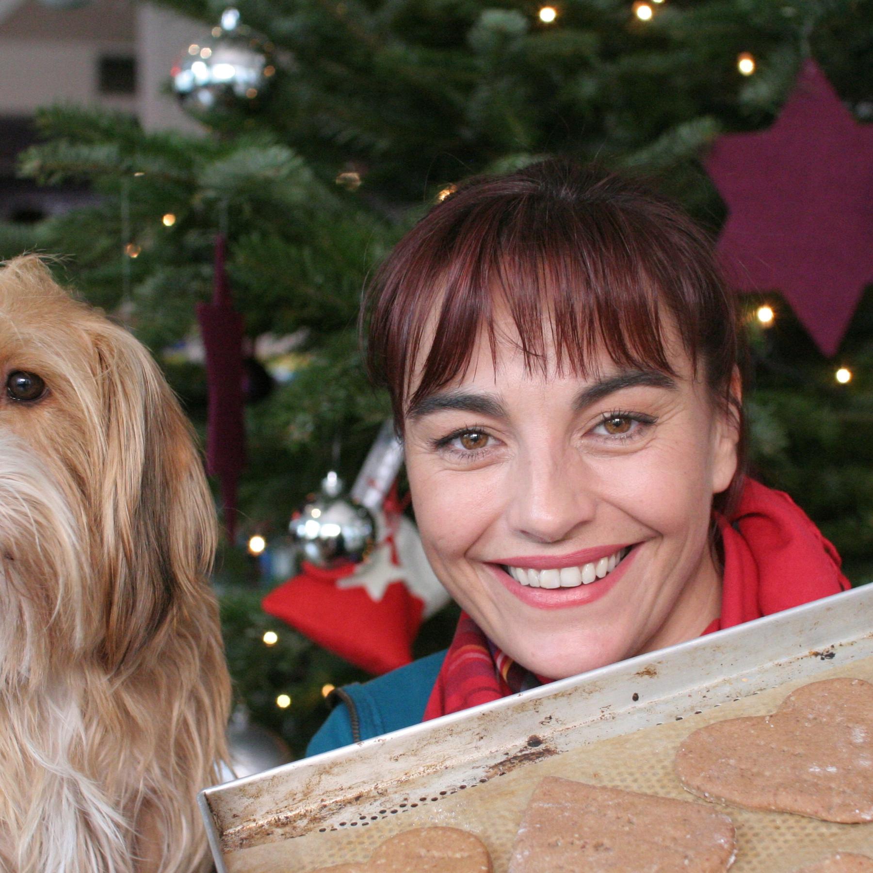 Tiergeschichten 1 - Weihnachstbacken 1 - Diana und Maggie Tiergeschichten 1 - Weihnachstbacken 1 - Diana und Maggie