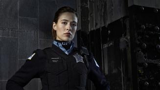 spielt Officer Kim Burgess
