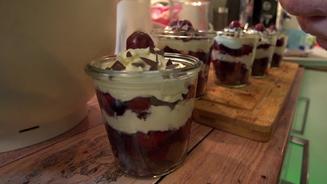 Schwarzwälder Kirschkuchen im Glas