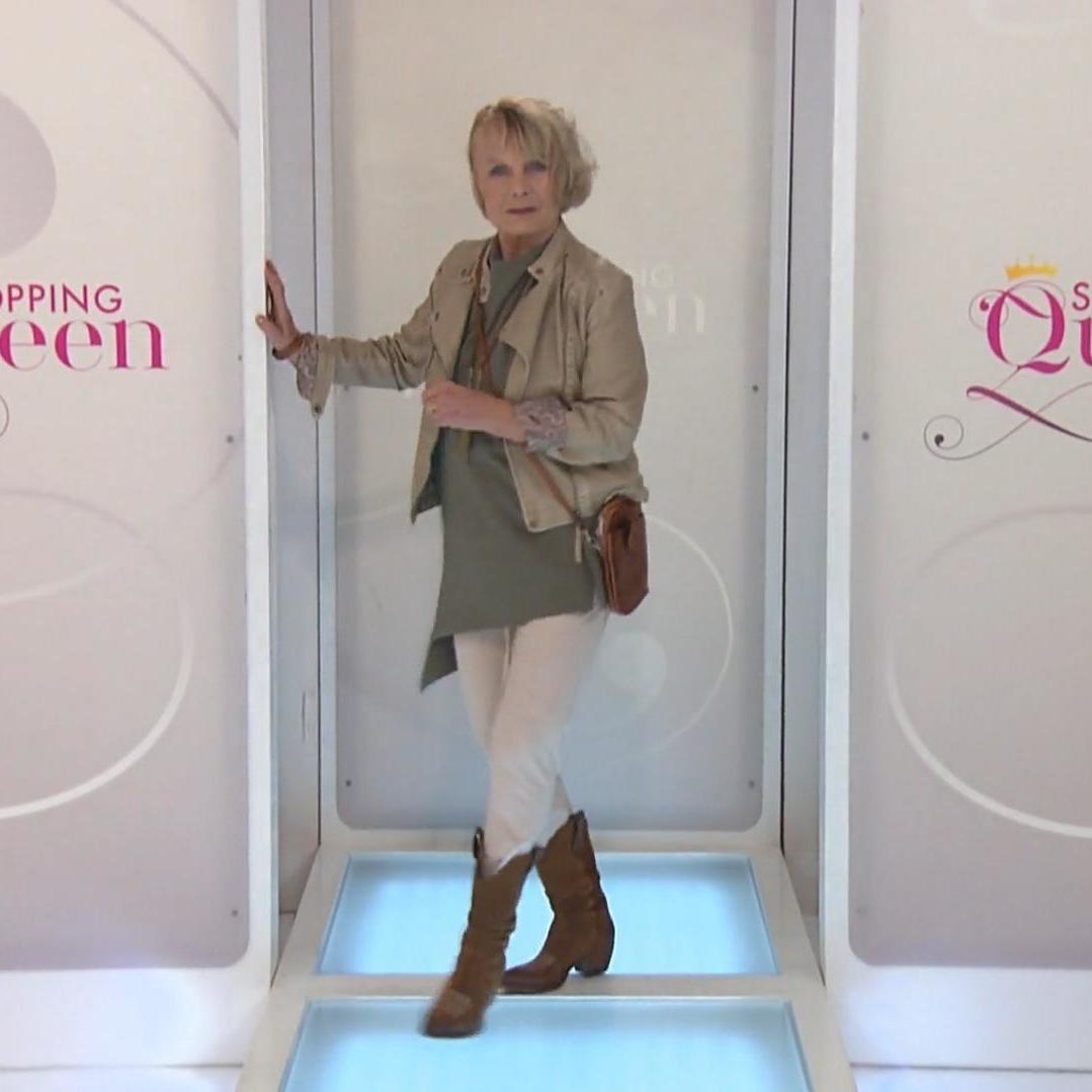 \Shopping Queen\-Kandidatin Karyn präsentiert einen Look, den sich ihre Mitstreiterinnen so nicht vorgestellt haben.