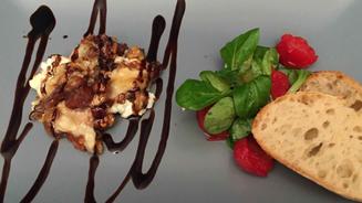 Überbackener Ziegenkäse mit Datteln