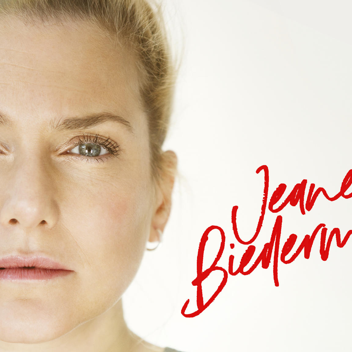 Jeanette Biedermann ist nach 10 Jahren endlich wieder als Solo-Künstlerin zu hören. Jeanette Biedermann ist nach 10 Jahren endlich wieder als Solo-Künstlerin zu hören.