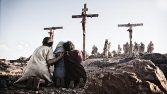 Jesus stirbt qualvoll am Kreuz