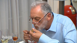 Michael hat Probleme mit Janas Dessert