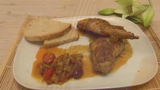 Mallorquinisches Kaninchen mit Zwiebel