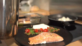 Granatiger Linsenmix auf Rucola