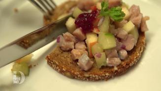 Matjestartar auf Pollerbrot 