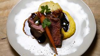 Rind an Kartoffel, Karotte und Jus