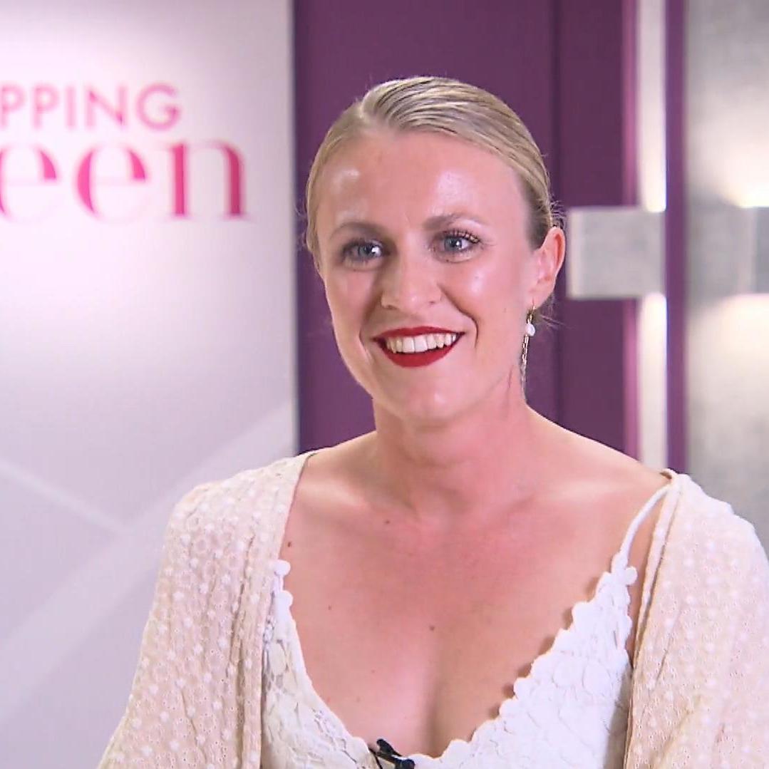 Die 17. „Shopping Queen“ von Stuttgart freut sich über ihren Sieg.