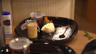 Rote Grütze mit Vanilleeis