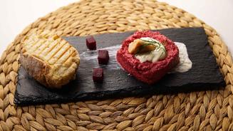 Rote Bete Mousse, geräucherte Forelle