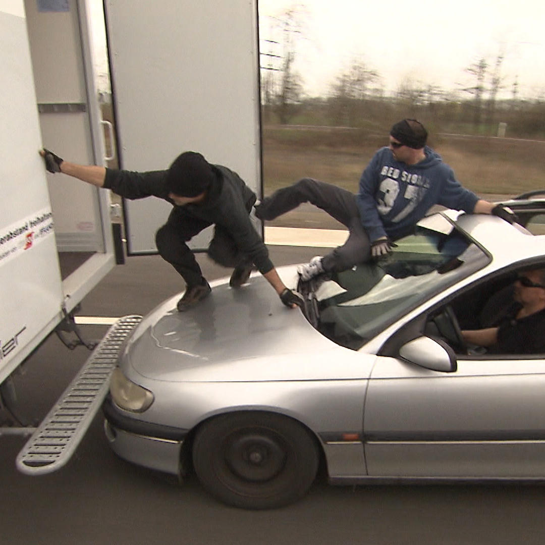 Truck Robbery v02 Sendemaster.mov.Still002 Truck Robbery v02 Sendemaster.mov.Still002
